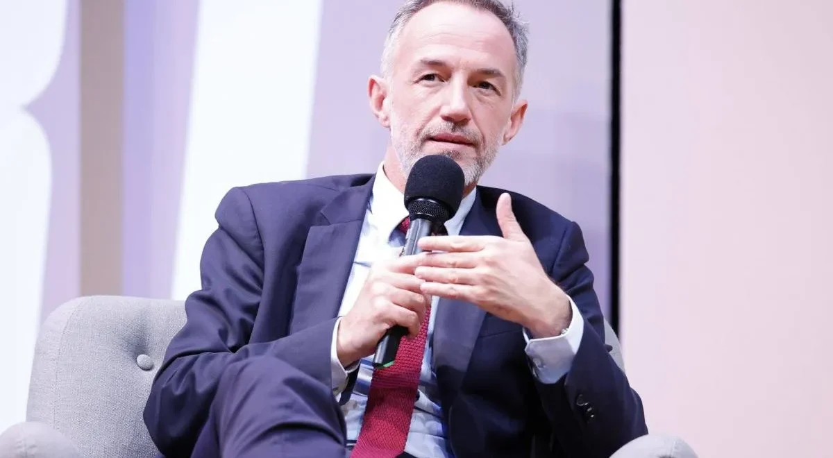 b4ed8.jpg Emmanuel Grégoire, maire de Paris, condamne la rixe impliquant des ultras de l'OGC Nice