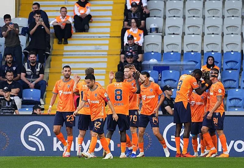 basaksehir-kocaelispor-canli-trendyol-super-lig-1786902350940.jpeg Başakşehir Kocaelispor'a karşı evinde hata yapmadı!