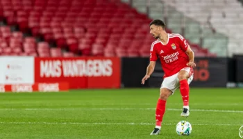 Clément Lenglet inscrit un superbe but depuis le milieu de terrain et permet au Benfica de mener 2-0 face à Estoril Praia