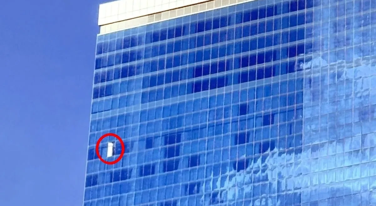 fb-glass.jpg Fontainebleau Las Vegas Investigates Falling Exterior Glass Pane