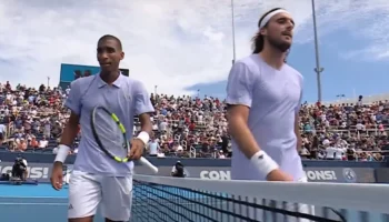 Auger-Aliassime bat Tsitsipas pour la première fois en quatre ans