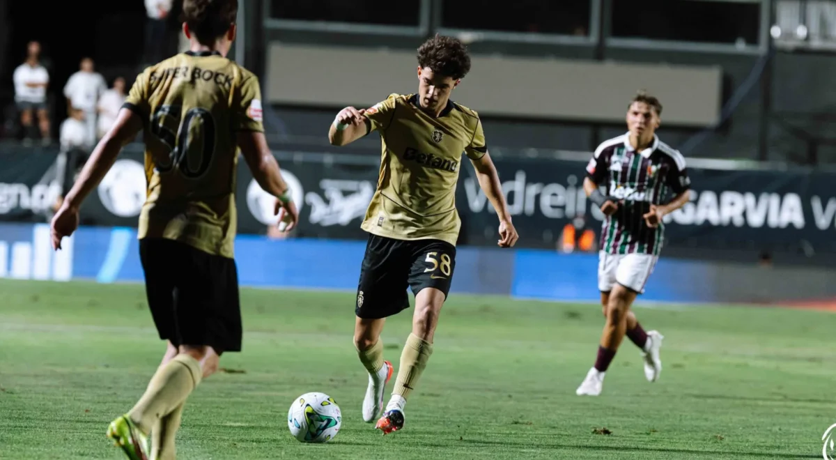 Flavio-Goncalves-Estrela-da-Amadora-x-Sporting.jpg Flávio Gonçalves coloca Sporting em vantagem em Vila do Conde