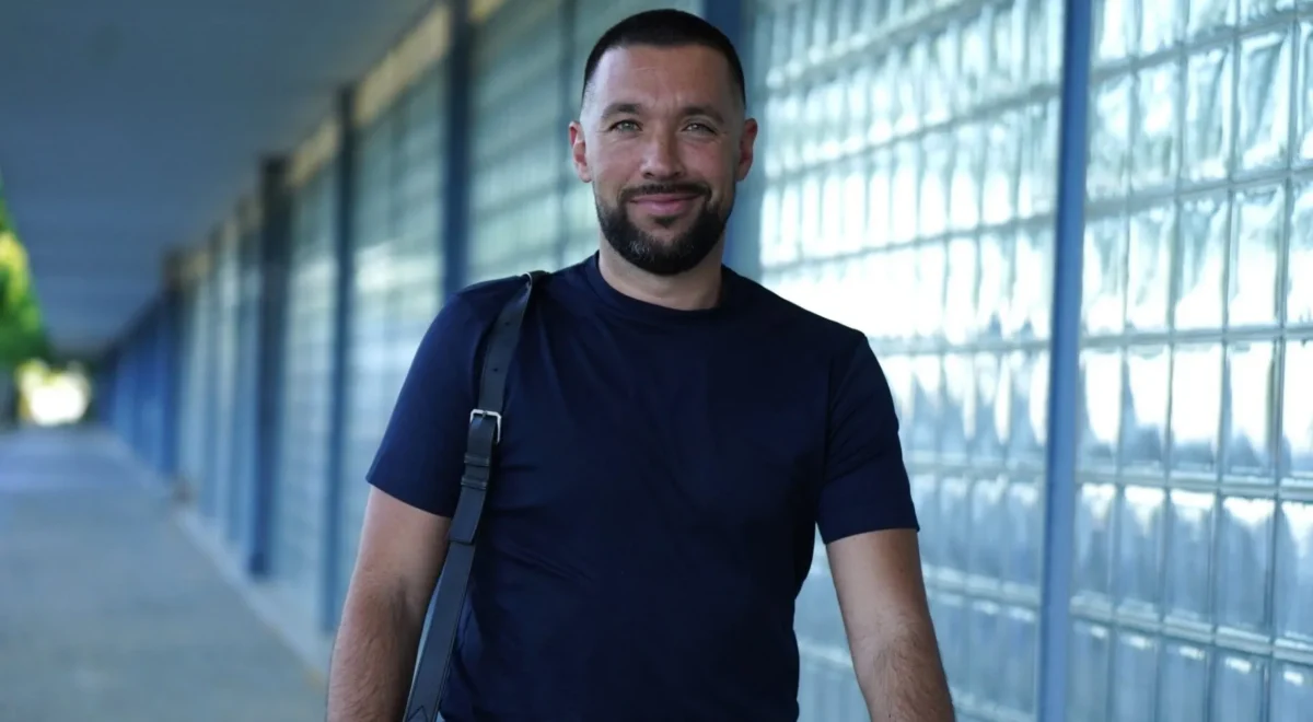 Francesco-Farioli-FC-Porto.jpg Francesco Farioli: «A lição da última época diz-nos que não há titulares e suplentes, há um grupo, do qual tenho de escolher 11 jogadores para começarem»