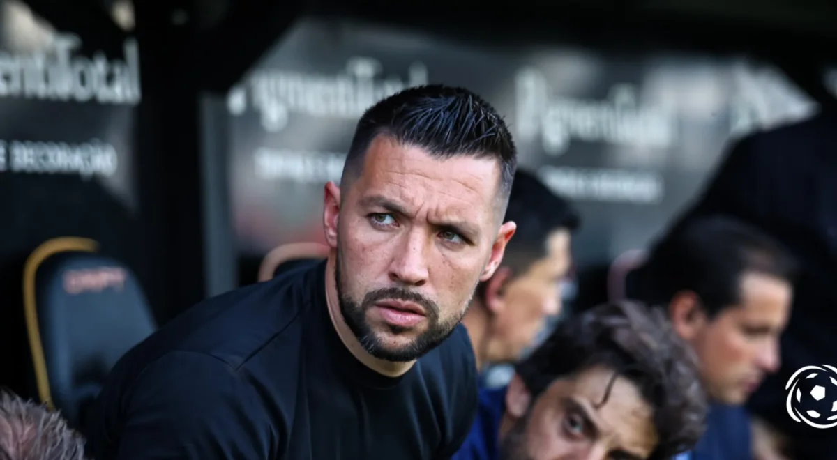 Francesco-Farioli-FC-Porto-4.jpg Francesco Farioli e a saída de Rodrigo Mora: «Tudo o que tem sido dito sobre eu tê-lo expulsado do clube é completamente falso»