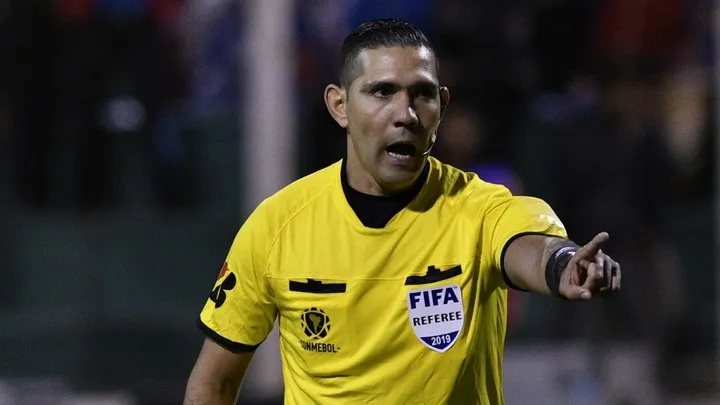 Guillermo Guerrero dirigiendo en Conmebol
