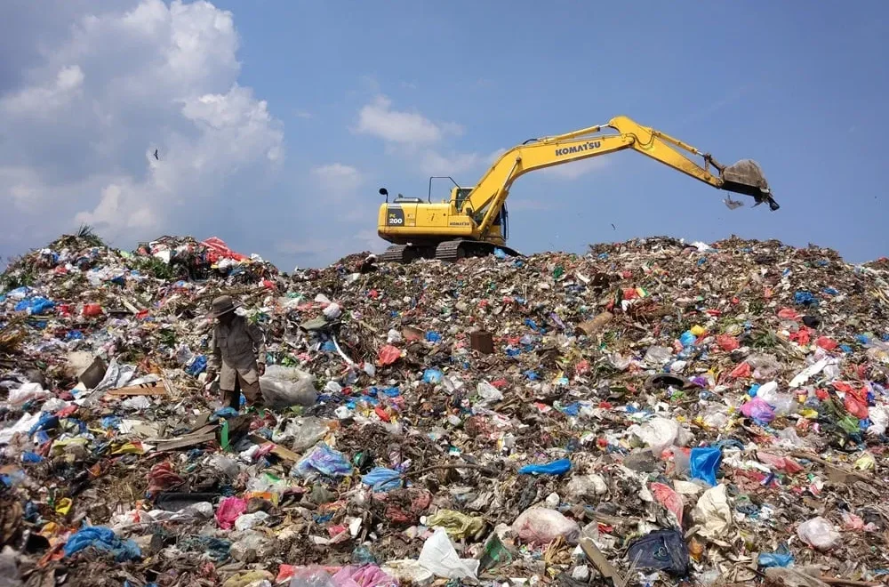 Garbage.jpg Lottery Ticket Worth $1.16M Miraculously Rescued From Six Metric Tons of Garbage