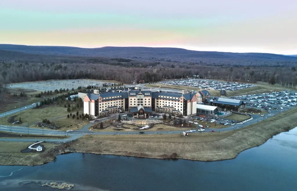 GettyImages-648257256.jpg Woman, 89, Dies Nine Days After Car Plunged Into Pennsylvania Casino Pond