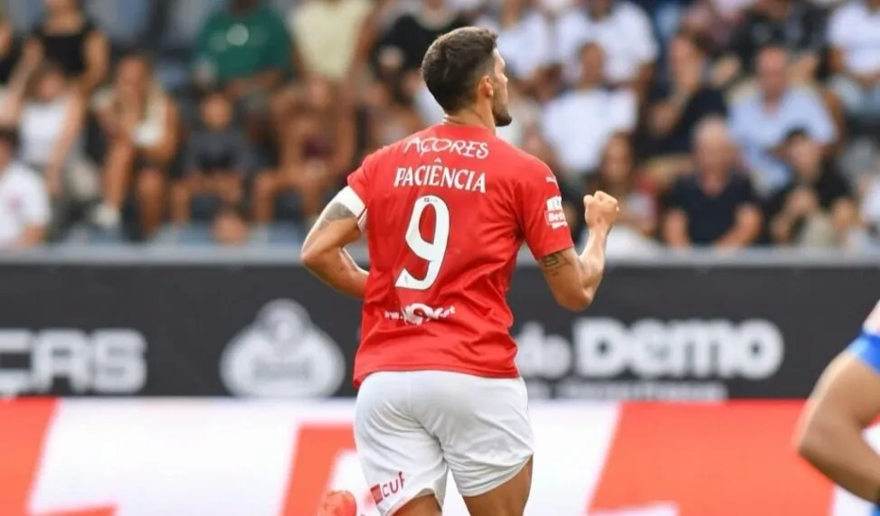 Gonçalo Paciência Santa Clara