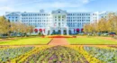 Le casino Greenbrier poursuit ses activités après une vente à un fonds new-yorkais