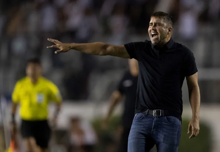 En caso de eliminar a Independiente Santa Fe, Coudet enfrentará a Vasco Da Gama por séptima y octava vez (AFP PHOTO Mauro Pimentel)