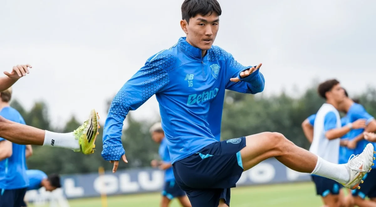 Hwang-In-Beom-FC-Porto.jpeg FC Porto: Duas novidades no boletim clínico e cinco jovens da equipa B às ordens de Francesco Farioli