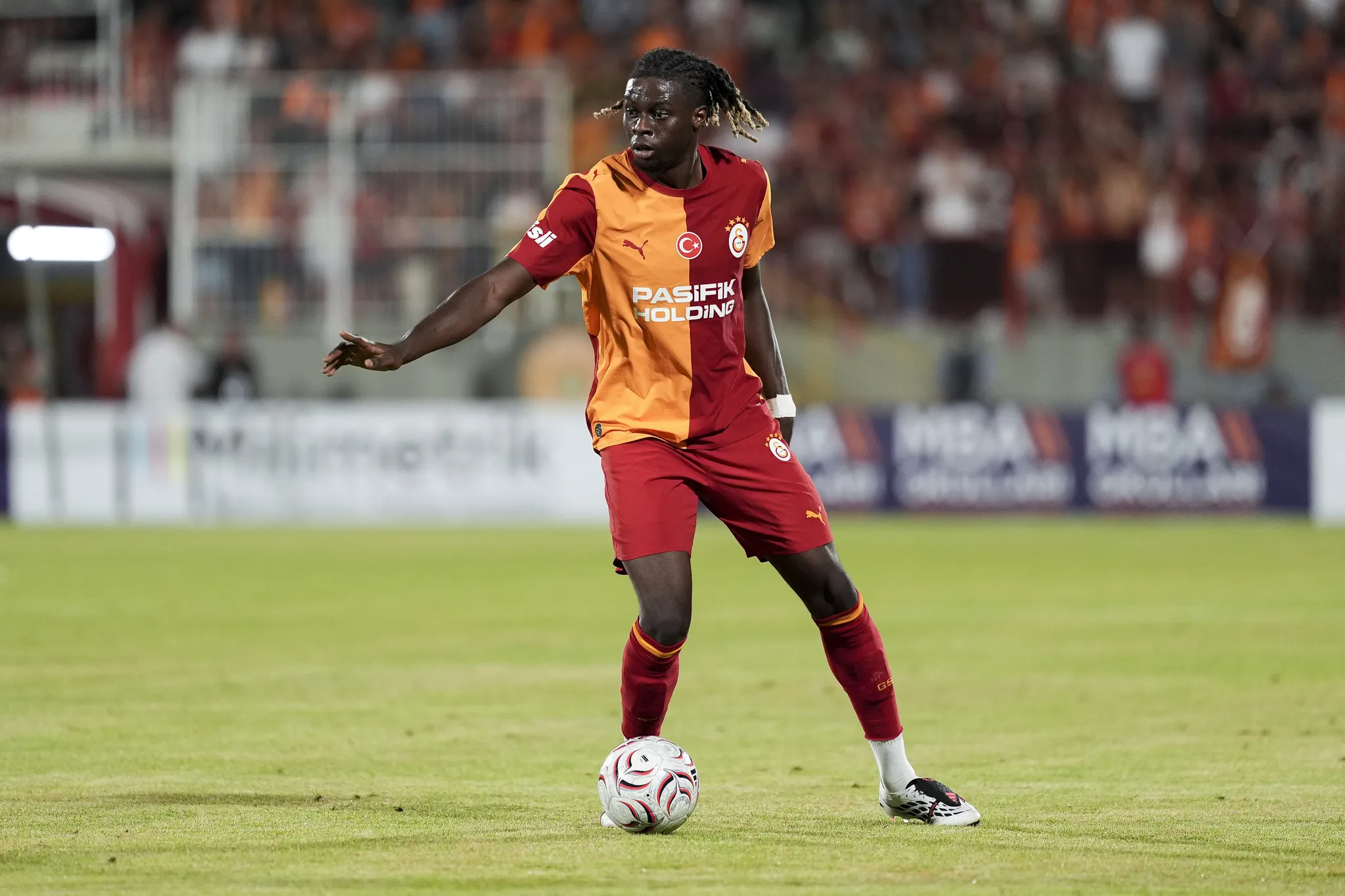 Galatasaray'da Göztepe maçı sonrası ilk transfer yolda! Görüşmeler resmen başladı