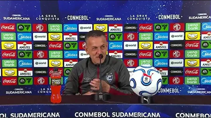 El DT de Cienciano volvió a dejar un divertido momento