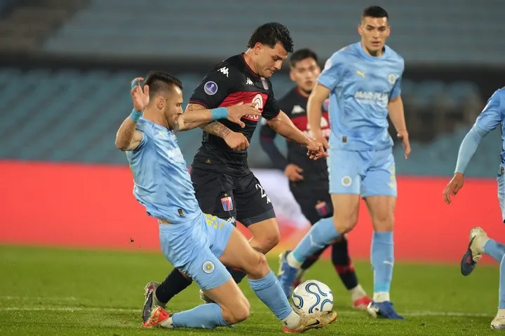 Russo ante Montevideo City Torque en Uruguay. (AP Photo/Matilde Campodonico)