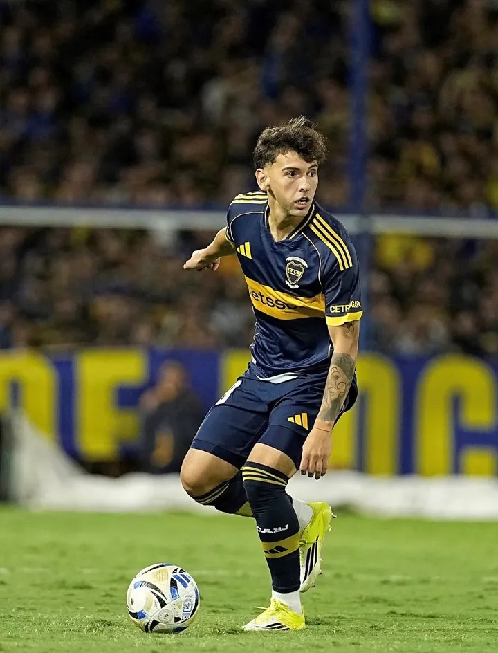 Camilo Rey Domenech, muy considerado por el Vasco, arrancó de la mano de Gago. (Prensa Boca)