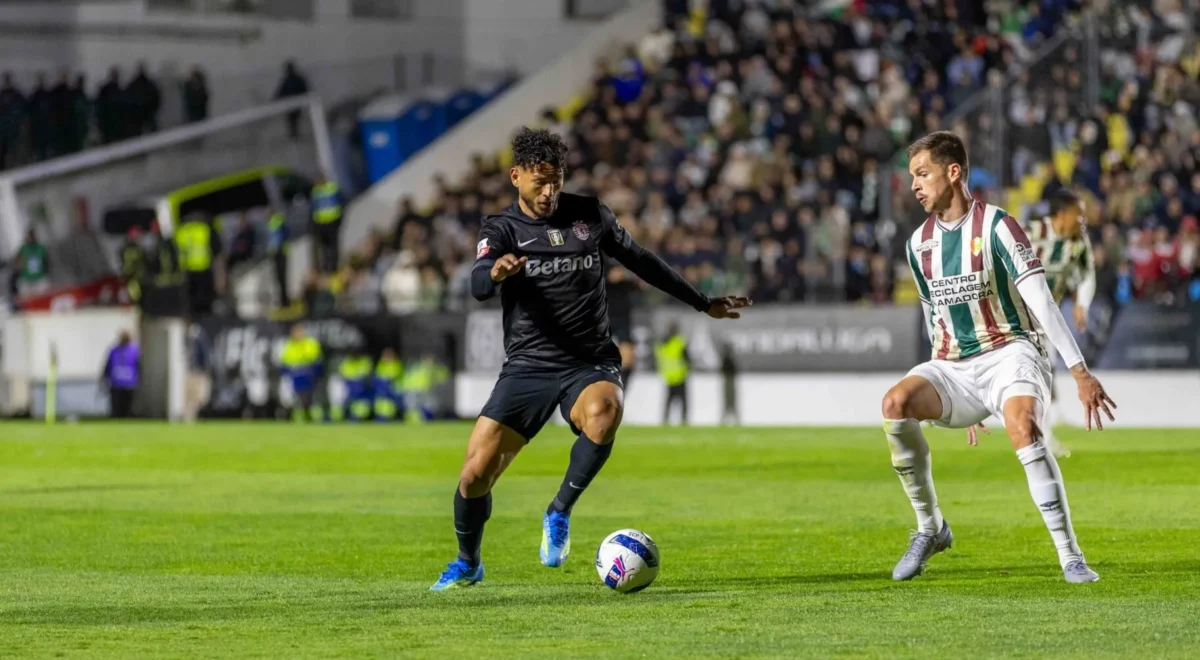Luis-Suarez-Bernardo-Schappo.jpg Rio Ave x Sporting: Luis Suárez bisa na partida e assina o 4-0 na primeira parte