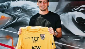 Melvin Frei, gardien de 18 ans, signe avec le FC Aarau jusqu&rsquo;en 2027