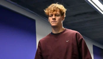 Jannik Sinner se prépare pour Cincinnati malgré une inflammation à la genou