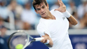 Rafa Jódar présente une réserve de chaussures après des problèmes de lacets
