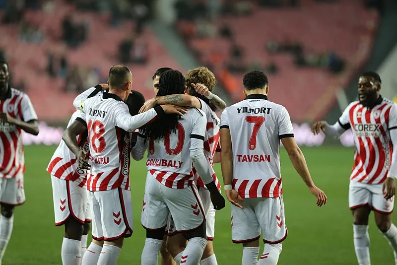 samsunspor-sahasinda-kazanarak-sezonu-sonlandirdi-1778957751750.jpeg Samsunspor sahasında kazanarak sezonu sonlandırdı