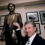 La statue manquante de Bob Stupak réapparaît sur eBay