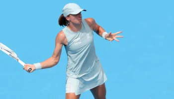 Iga Swiatek avance vers les quarts de finale à Cincinnati