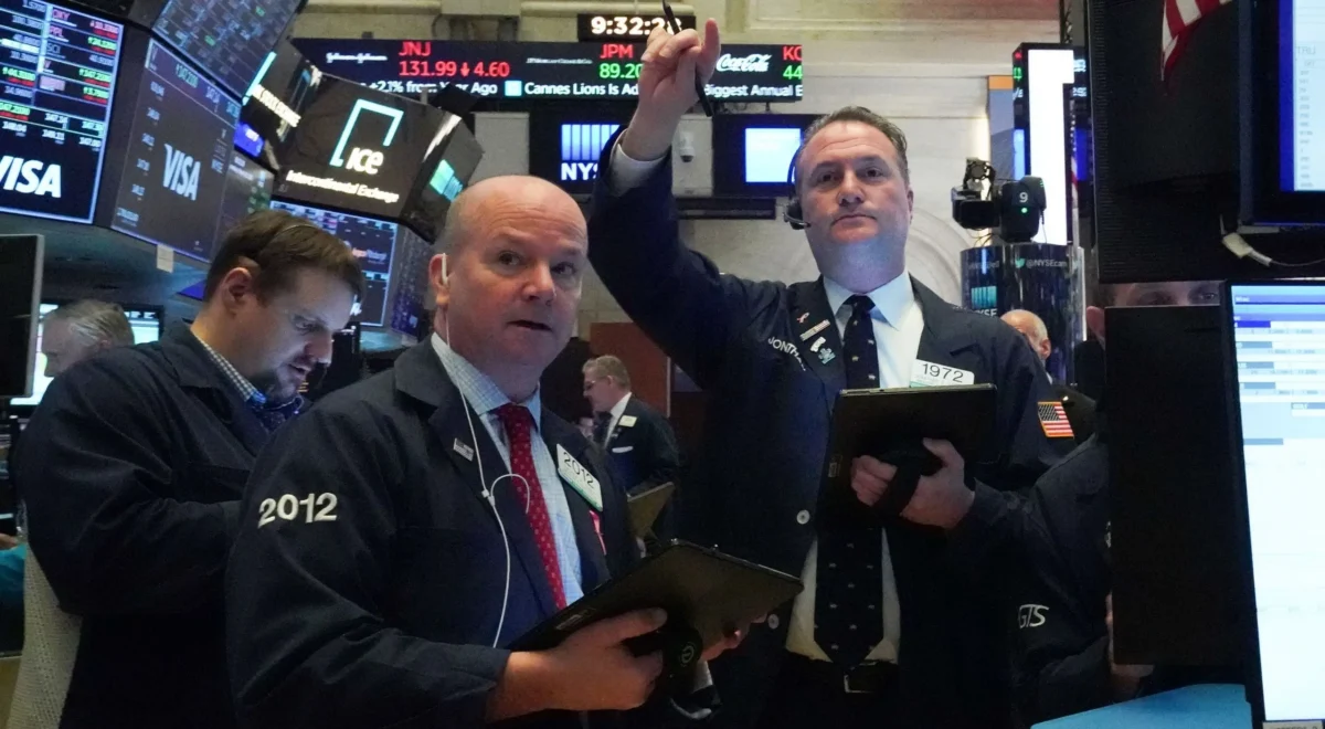 traders2-scaled.jpg MEMX Wants to Offer Event Contracts on Company Earnings, Other Indicators