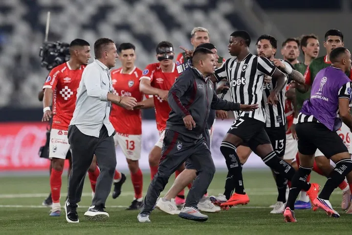 Botafogo se lo quería comer vivo a Melgarejo. (REUTERS)
