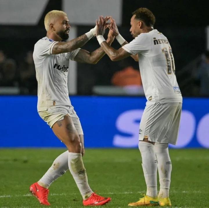 Gabigol y Neymar juntaron sus virtudes para igualar el asunto. (@Sudamericana)