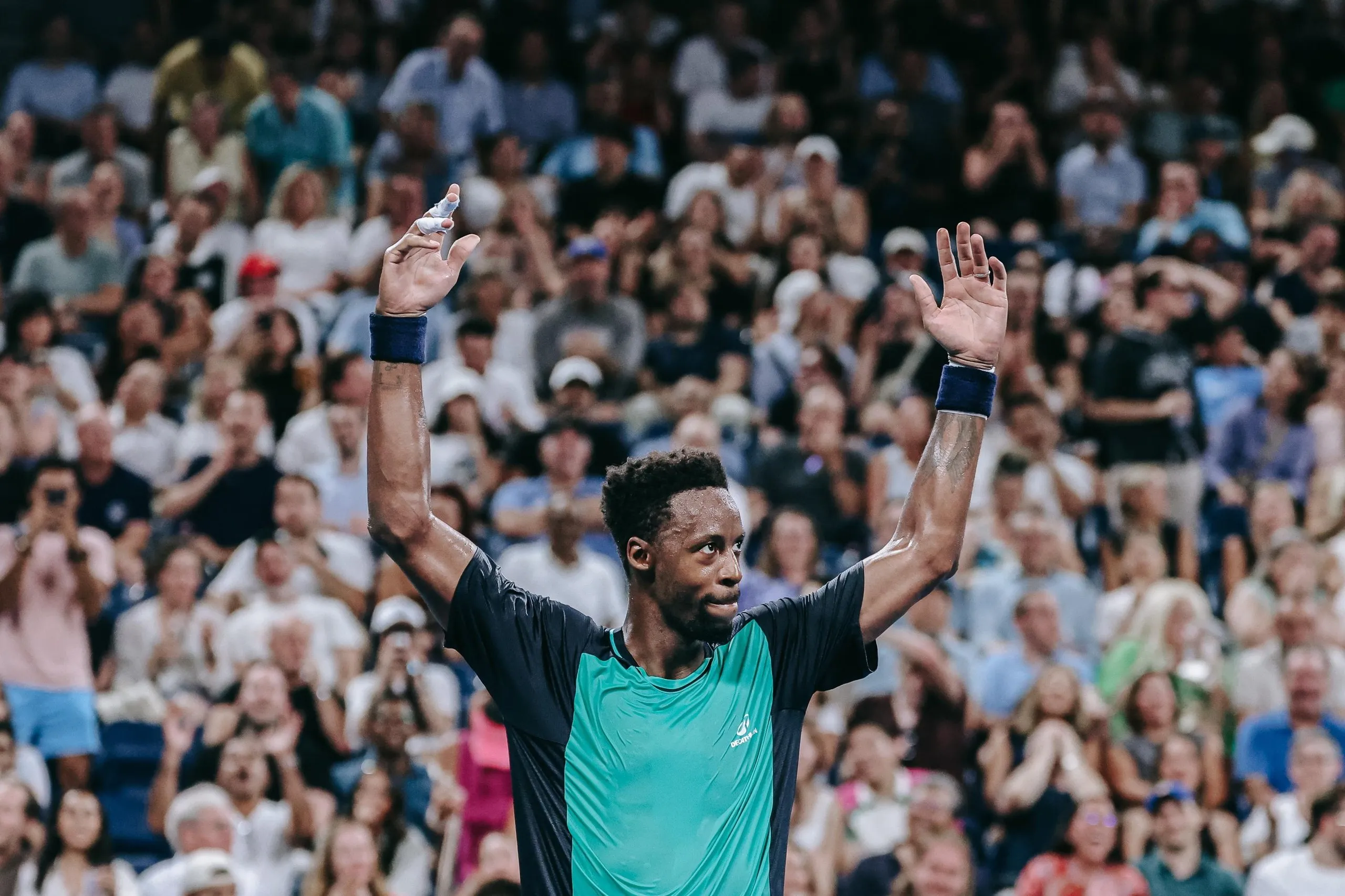 Gaël Monfils takes the acclaim of the Flushing Meadows crowd.