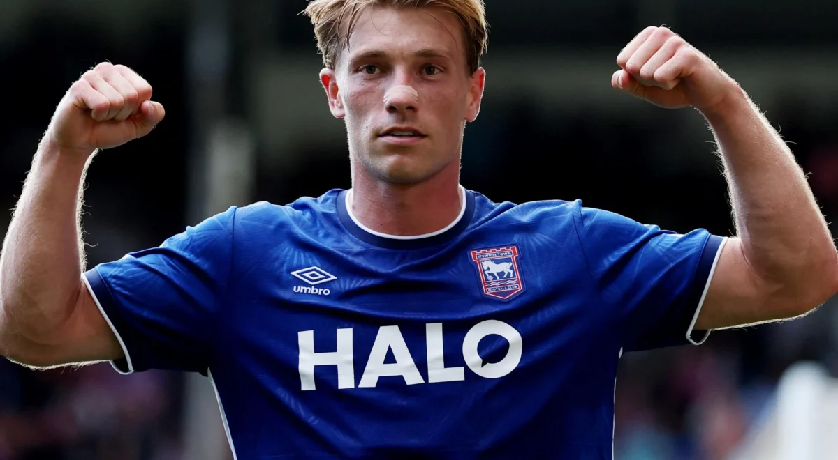 3049.jpg Flemming and Ipswich floor 10-man Crystal Palace with 90th-minute winner