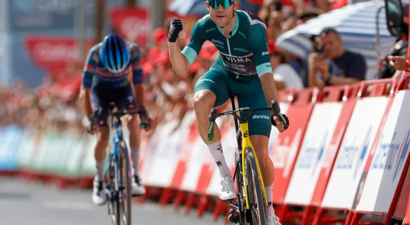 Wout van Aert remporte la 13e étape de la Vuelta a España sous une chaleur accablante