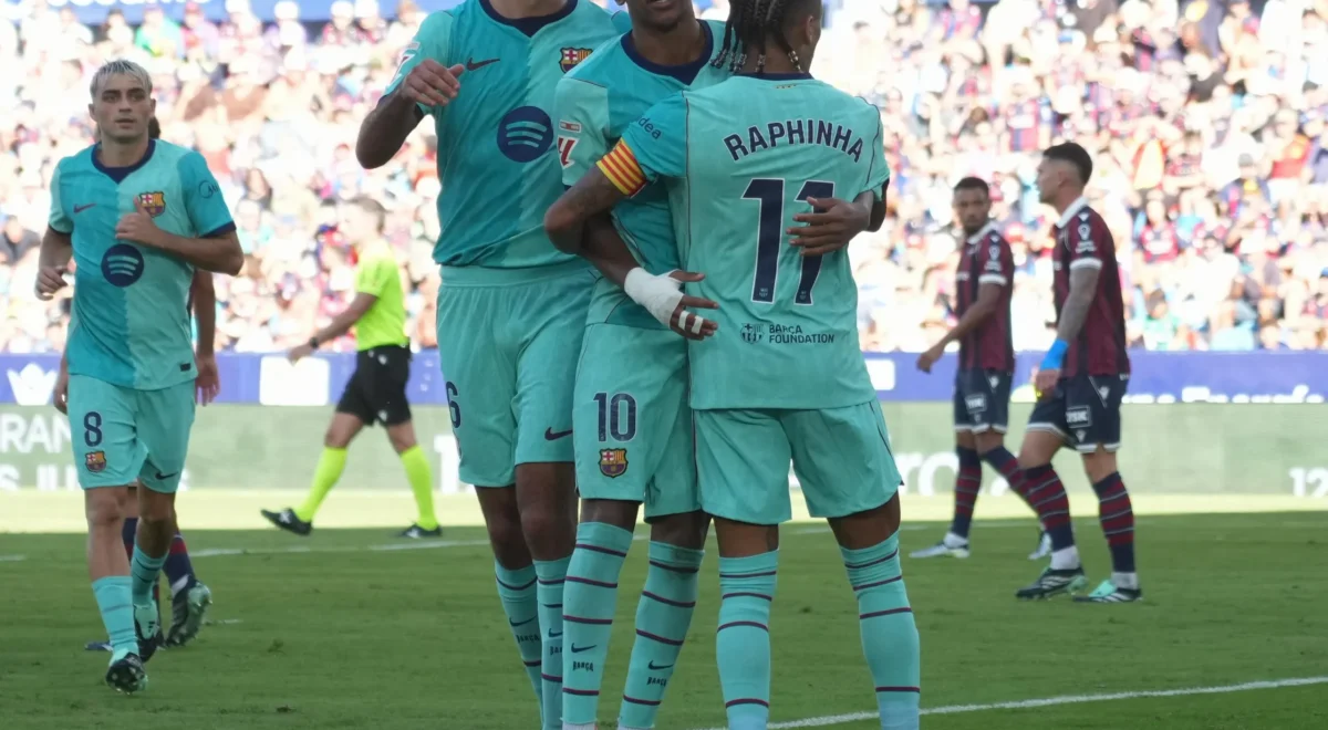 3813.jpg European football: Lamine Yamal keeps Barcelona perfect, Leipzig rout Hamburg