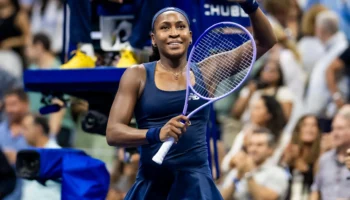 Coco Gauff débute sa quête pour un second titre à l&rsquo;US Open avec assurance