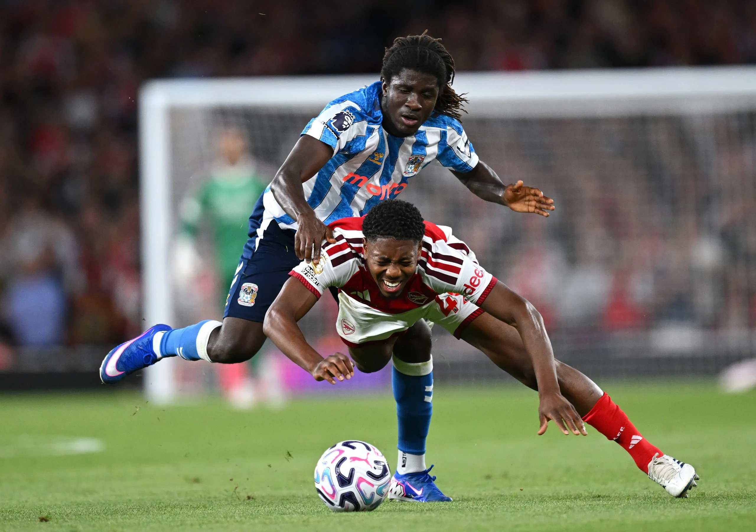 Caleb Yirenkyi challenges Arsenal’s Myles Lewis-Skelly on his Coventry debut