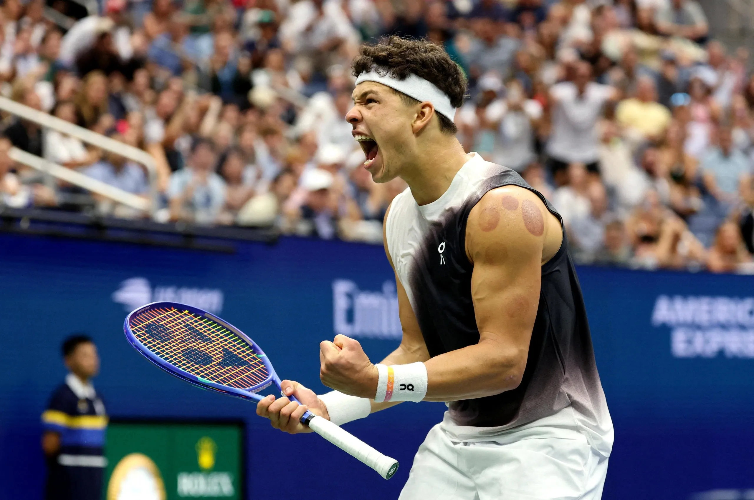Ben Shelton celebrates after defeating Hubert Hurkacz in their second-round match at the US Open on Wednesday in New York.