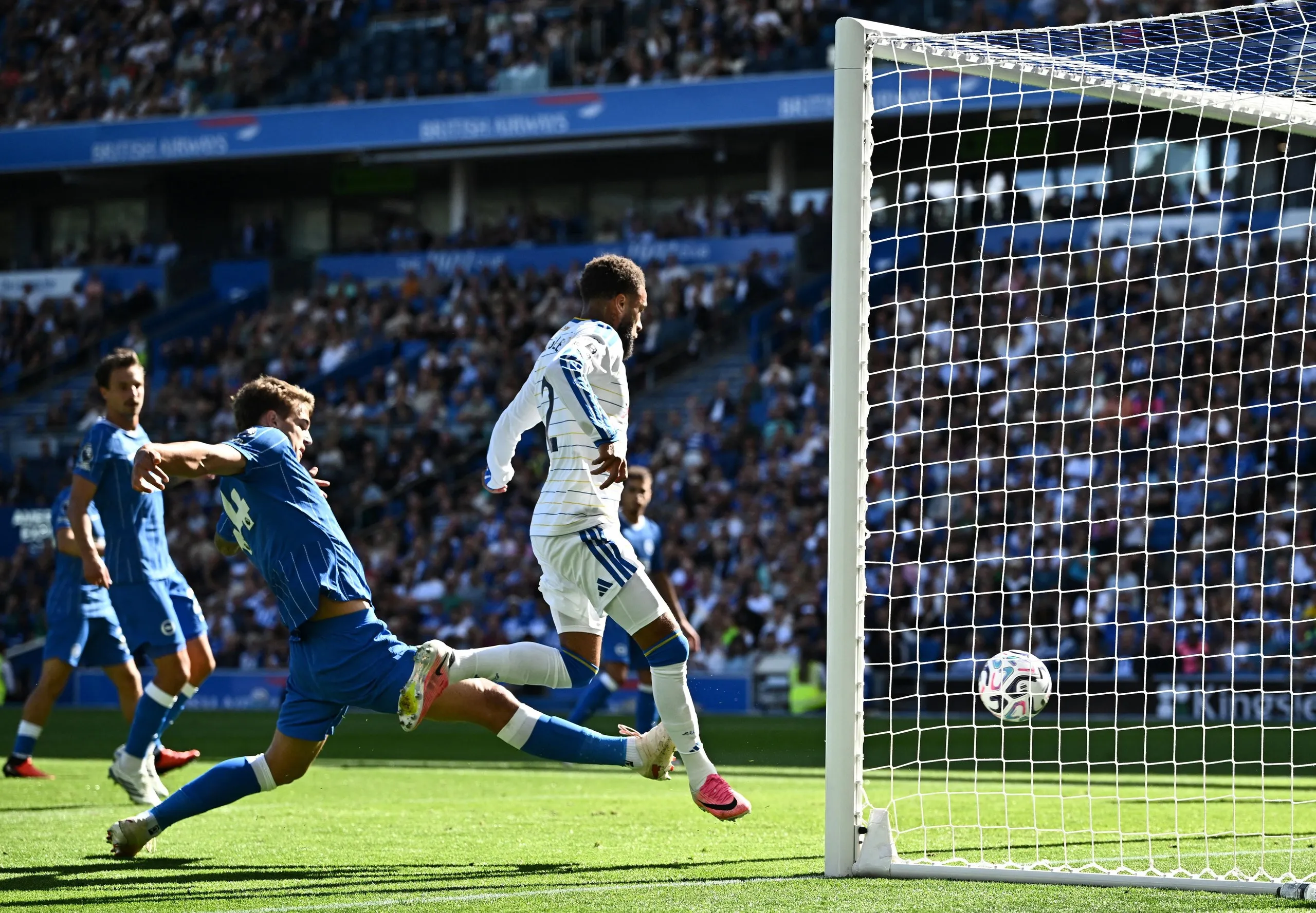 Jayden Bogle scores for Leeds