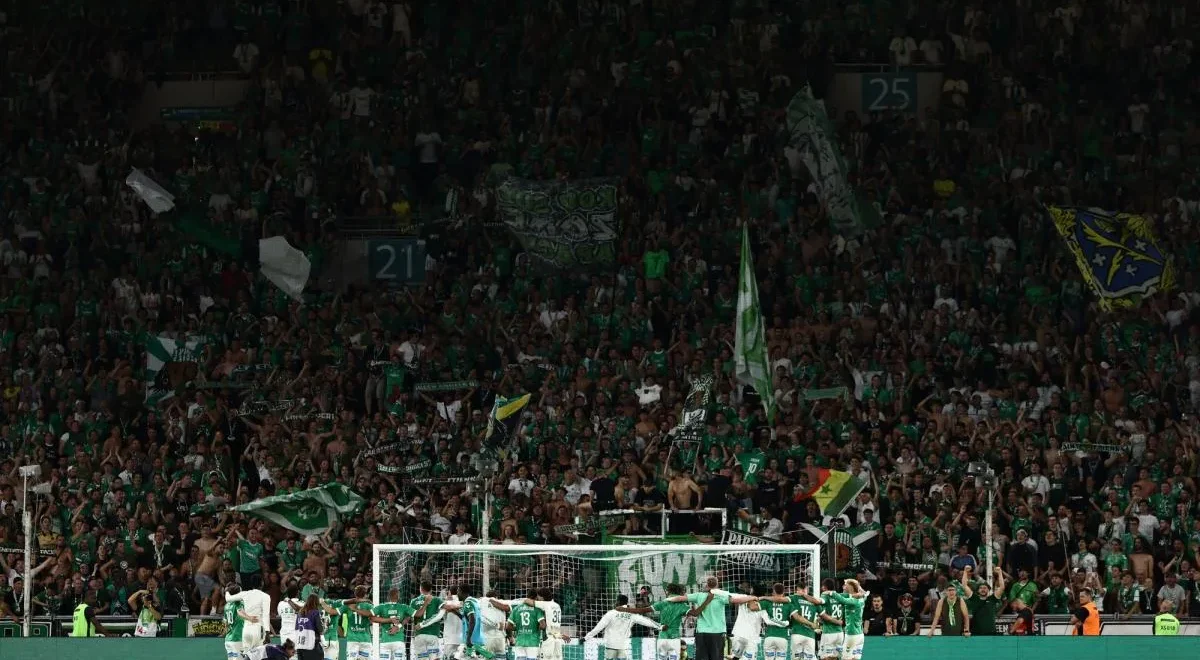 59d6a.jpg « Une chance pour Saint-Étienne » : à guichets fermés pour la première fois de la saison, Geoffroy-Guichard s'est régalé contre Montpellier