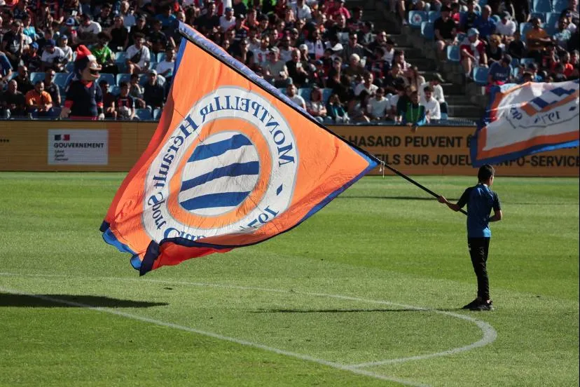 728b7.jpg Oscar Etoundi signe son premier contrat professionnel à Montpellier