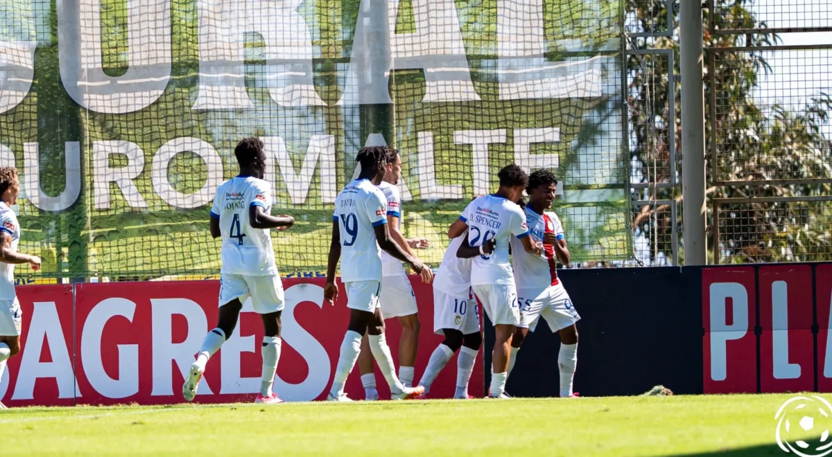 Alverca-Jogadores.jpg Alverca amaldiçoa estreia de Alexandre Santos no CD Nacional e garante 1.ª vitória na época