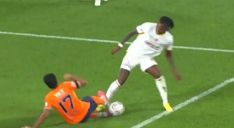 Umut Bozok exclu lors du match entre Başakşehir et Galatasaray
