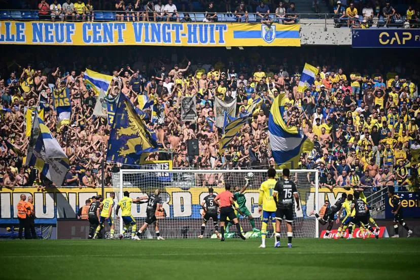 d70e6.jpg À Sochaux, un fol engouement trois ans après le sauvetage du club