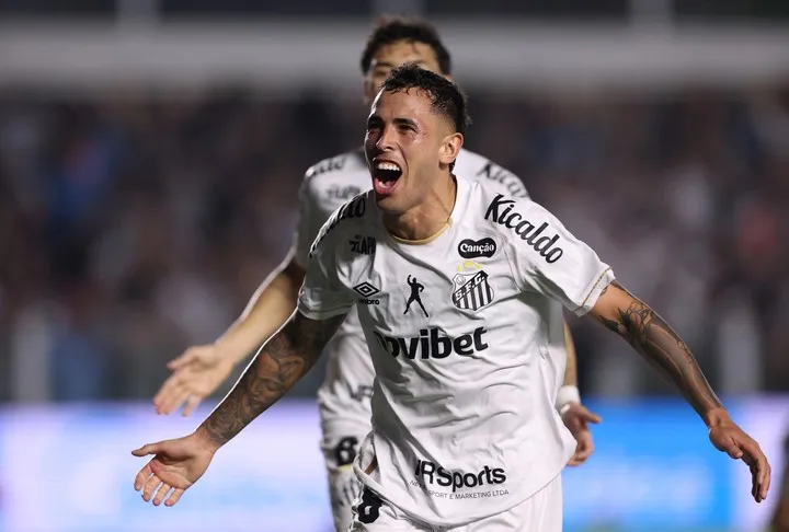 Santos sacó ventaja de cara a la vuelta (REUTERS/Alex Silva)