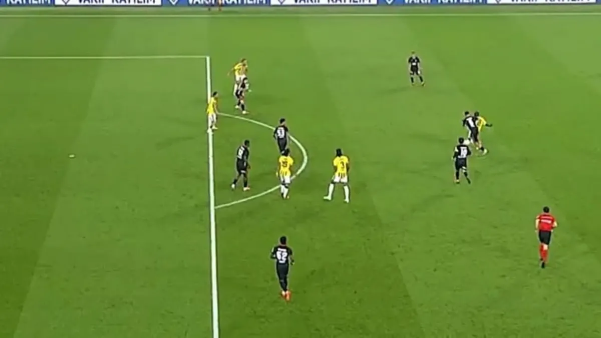Kadıköy’de gol sevinci kısa sürdü! İrfan Can Kahveci ofsayta takıldı