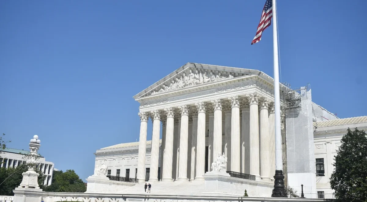 shutterstock_2607239125.webp Crypto.com, Robinhood Want SCOTUS to Lean Into Federal Preemption in Prediction Market Case
