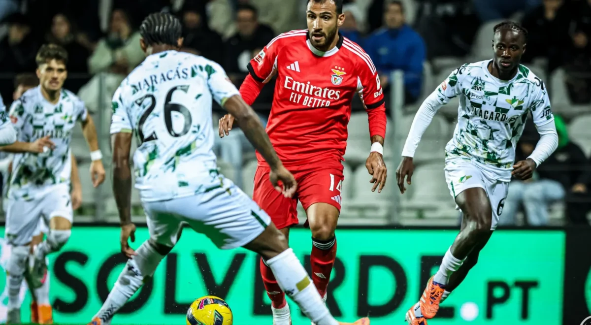 Vangelis-Pavlidis-Moreirense-x-Benfica.jpg Moreirense x Benfica: Eis os onzes iniciais do jogo em atraso da 3.ª jornada da Primeira Liga