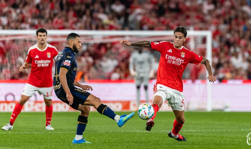 Enzo Barrenechea Benfica Yanis Begraoui Estoril Praia